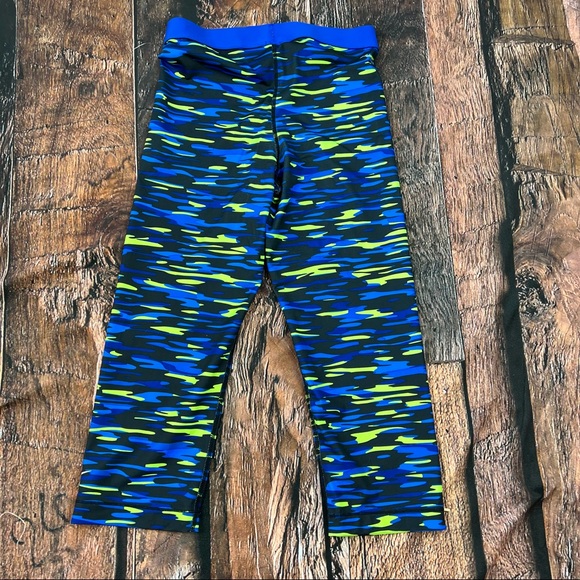 NIKE Pro Dri-Fit Compression Capri Workout Pants - Picture 4 of 6